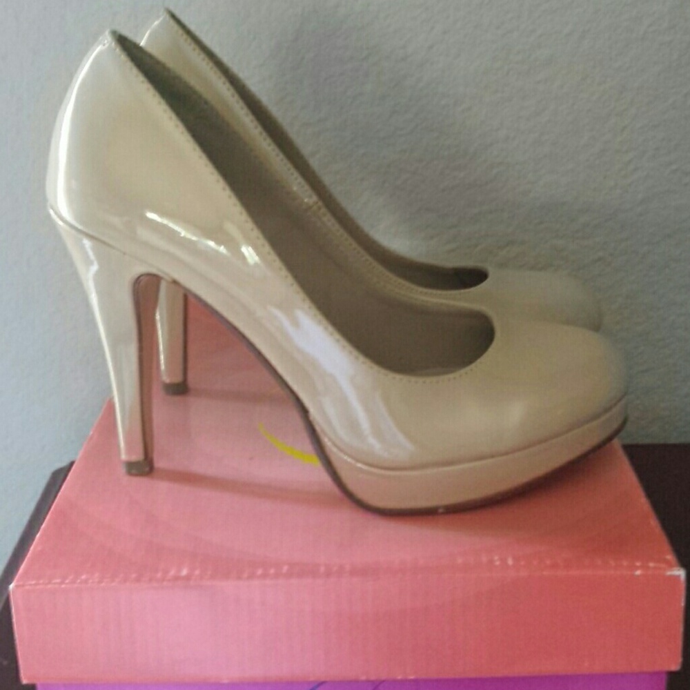 3.5" Pumps, Beige color